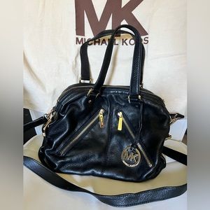 Michael Kors Black Leather Bag Gold Zippers Dust Cover